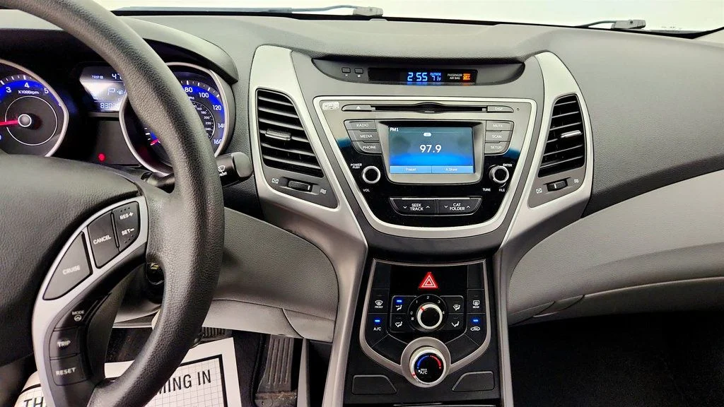 Used 2015 Titanium Gray Metallic Hyundai 4dr Sedan Automatic SE w/ Popular Equipment Pkg image 16