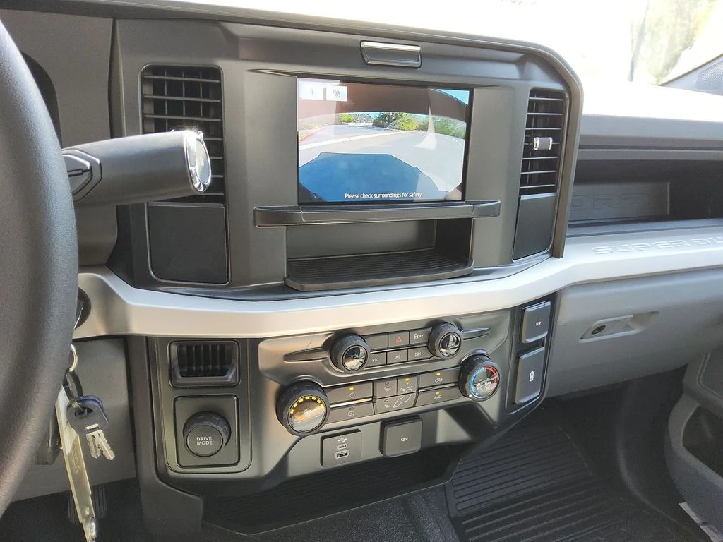 2025 Ford F-550 Super Duty Chassis Cab XL - Photo 11