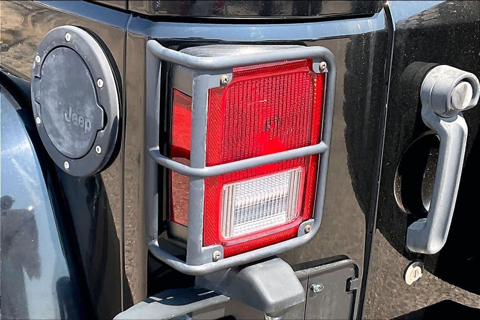 Used 2011 Black Clearcoat Jeep Mojave image 24
