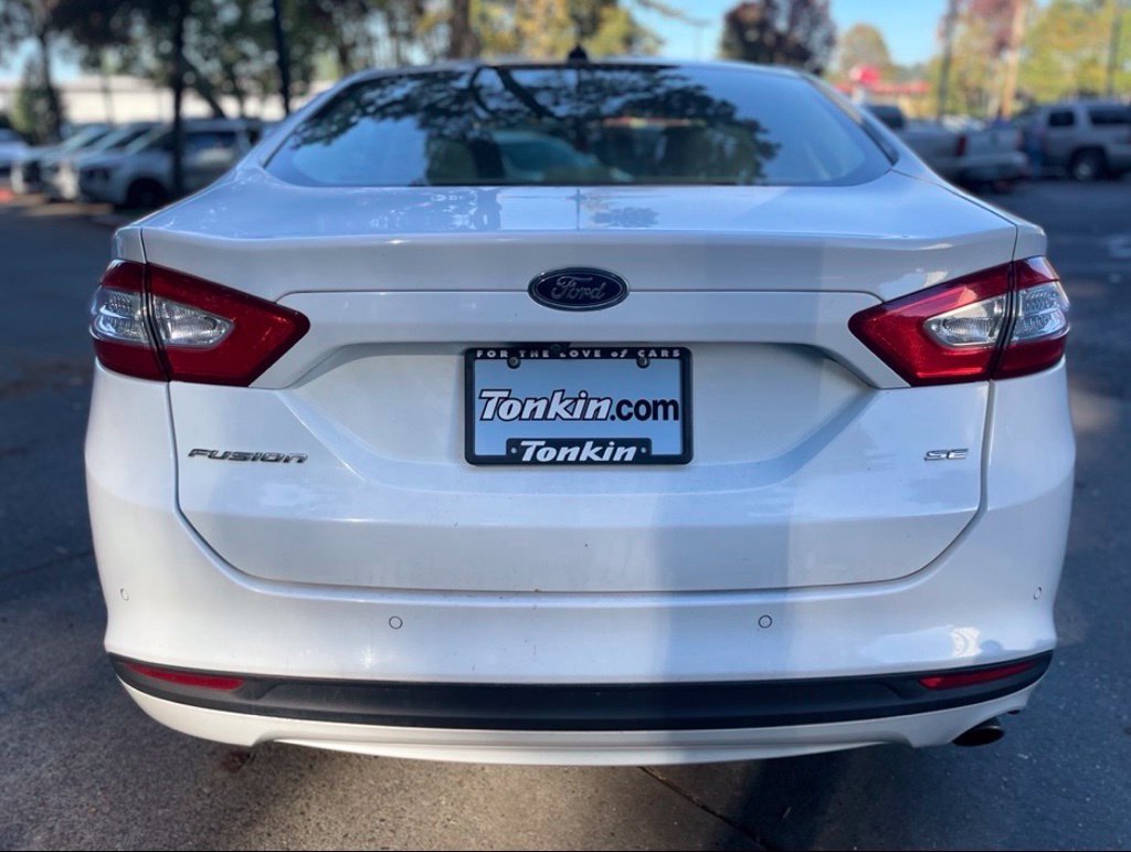Used 2016 Oxford White Ford SE image 5