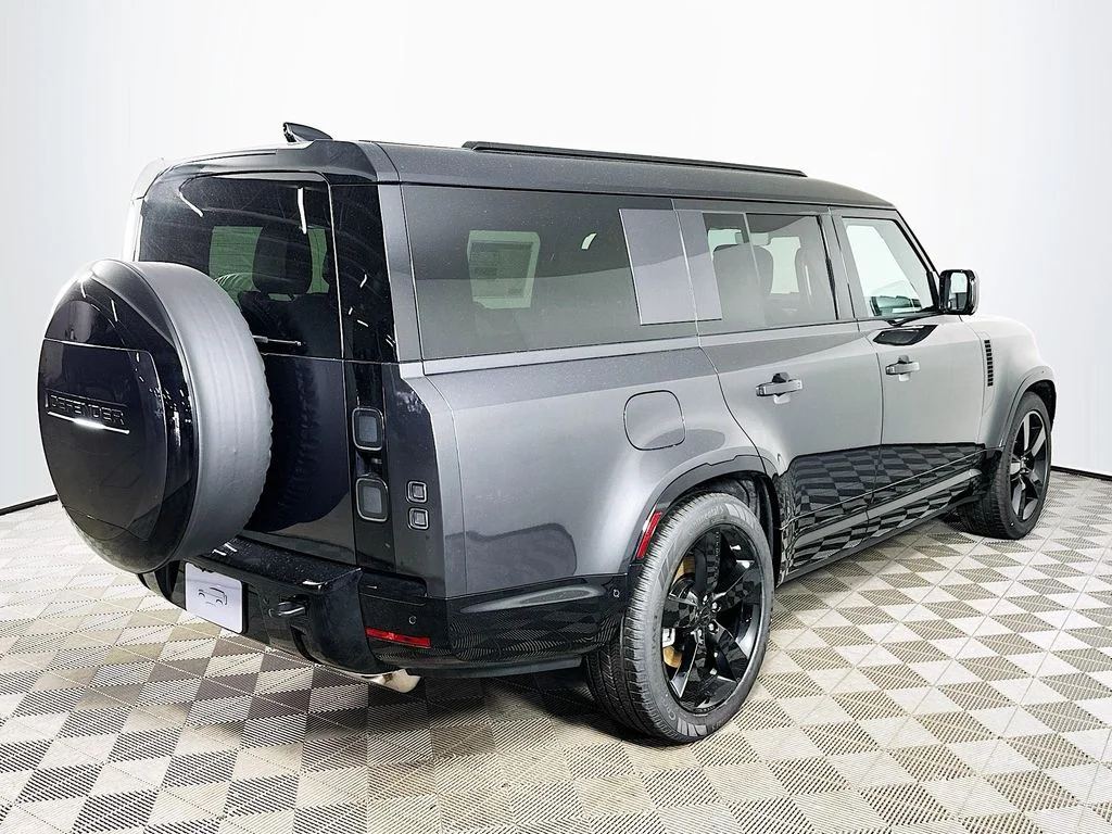 Used 2026 Carpathian Gray Premium Metallic Land Rover X-Dynamic SE image 5