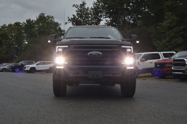 Used 2020 Black Metallic Ford Lariat image 8