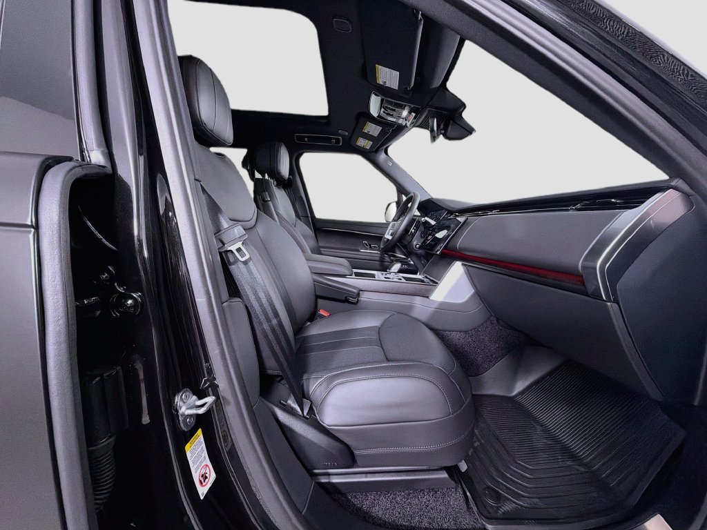 New 2027 Santorini Black Land Rover SE image 31