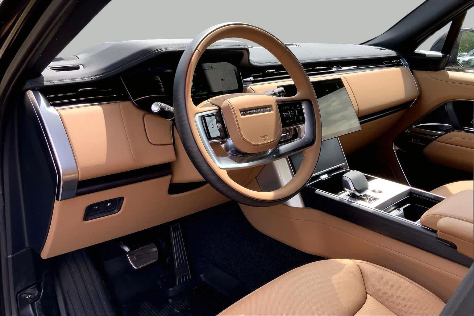 New 2026 Santorini Black Land Rover SE image 9