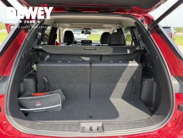 Used 2023 Red Mitsubishi SE Black Edition image 30