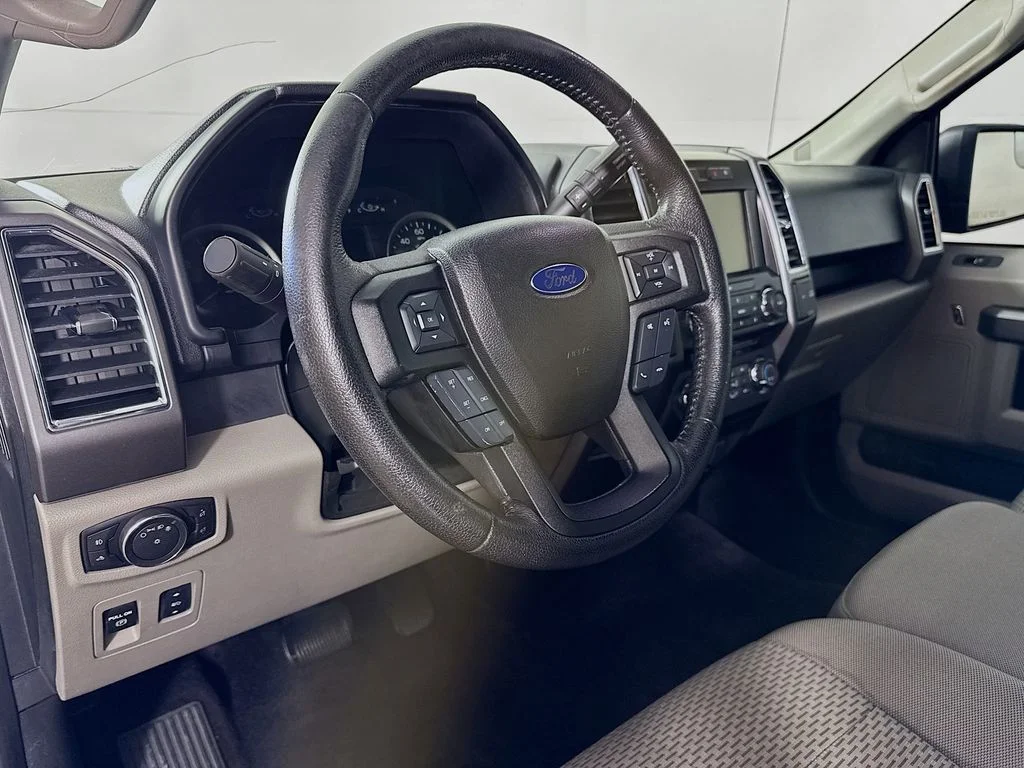 Used 2015 Gray Ford XLT image 9