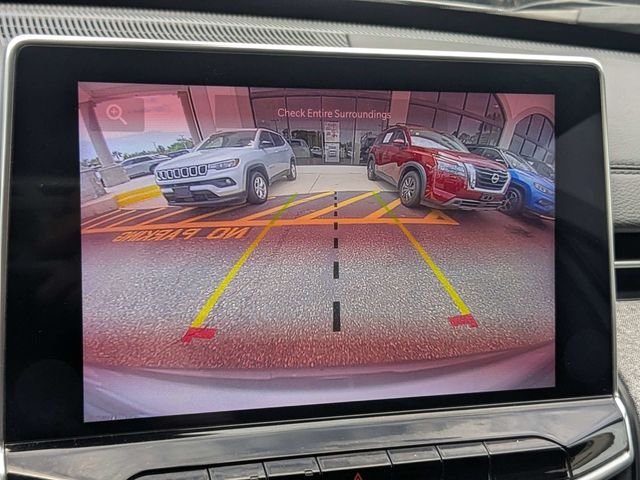 Used 2024  Jeep Latitude image 22