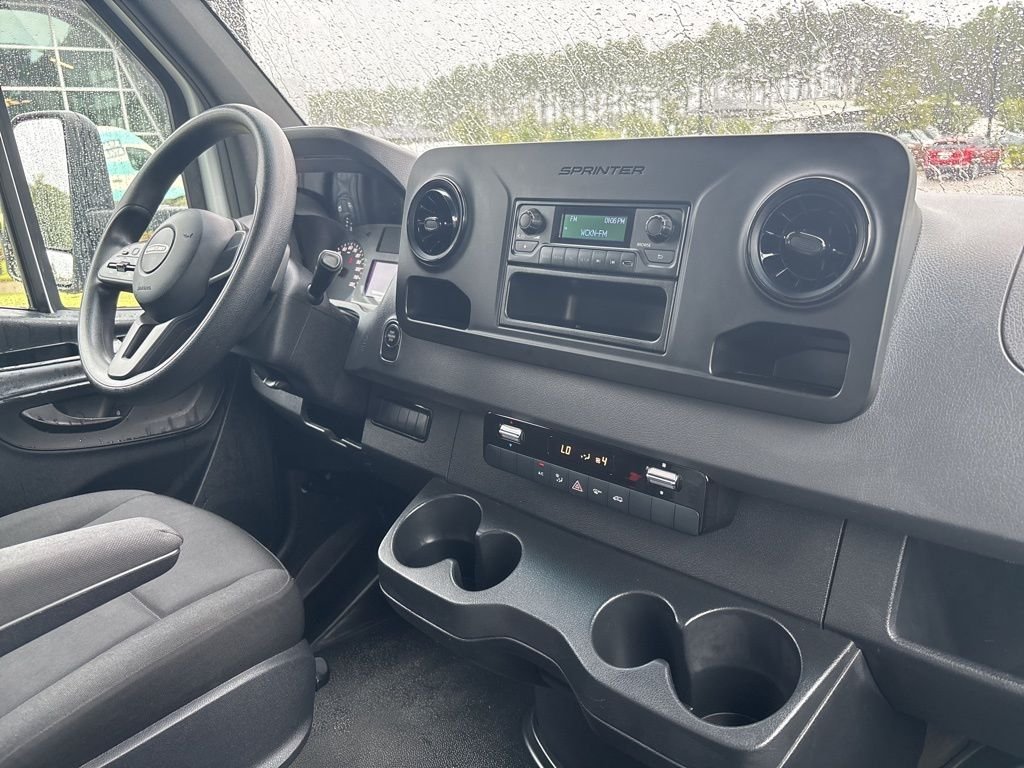 Used 2021  Freightliner w/ 16