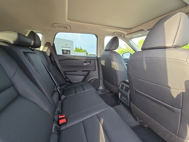 New 2026 Everest White Pearl TriCoat Nissan Dark Armor™ image 27