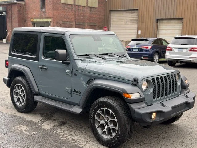 Used 2024 Gray Jeep Sport S image 3