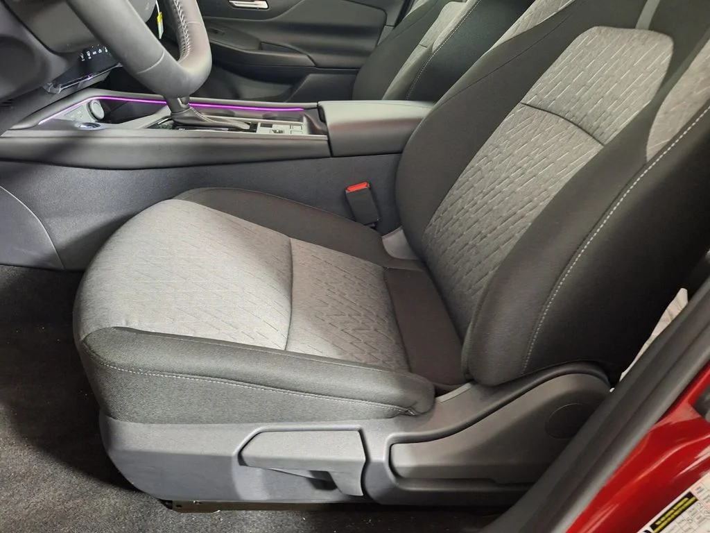 Used 2026 Scarlet Nissan SV image 28