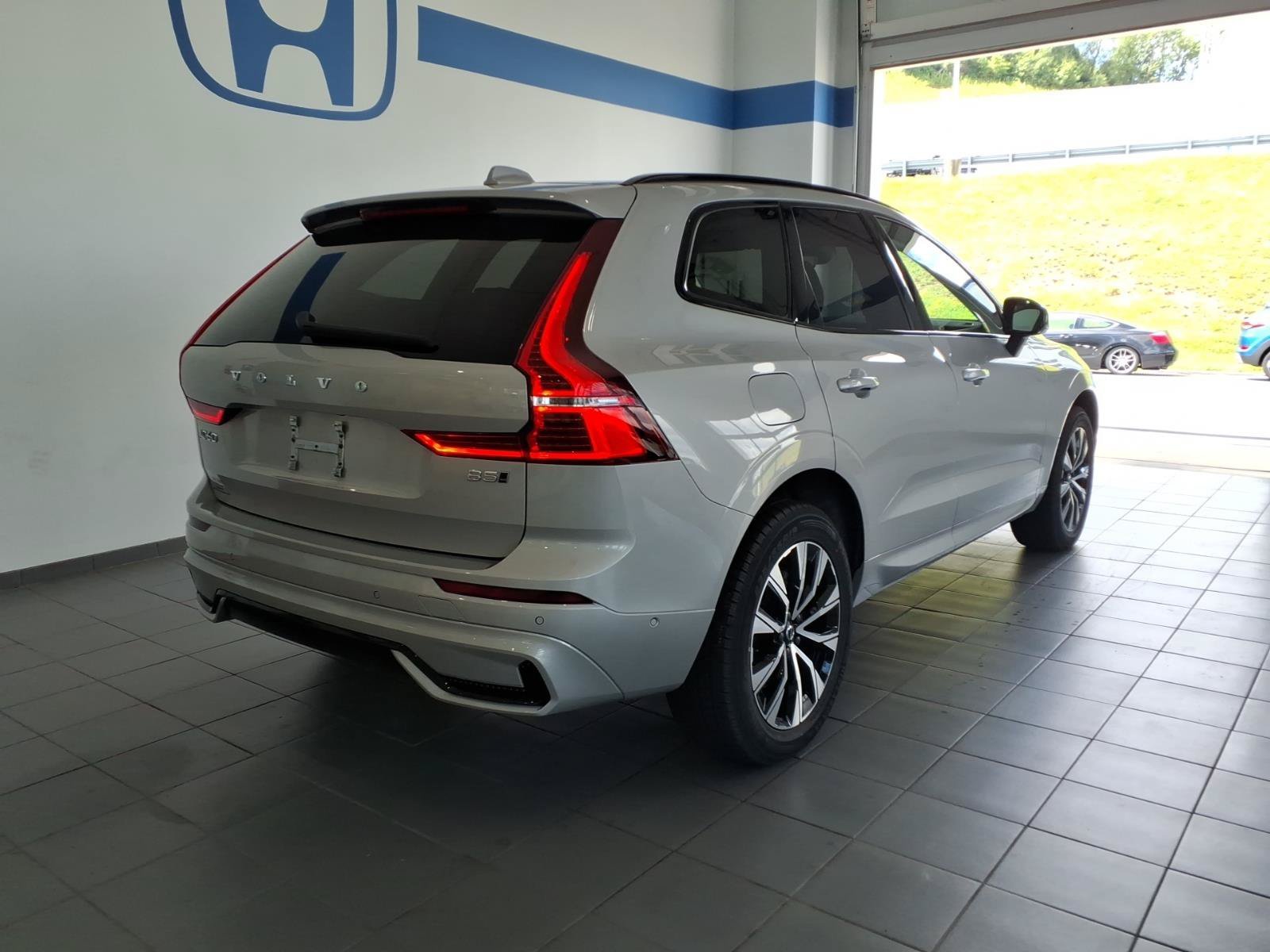 Used 2024 Silver Dawn Metallic Volvo Plus Dark Theme image 5