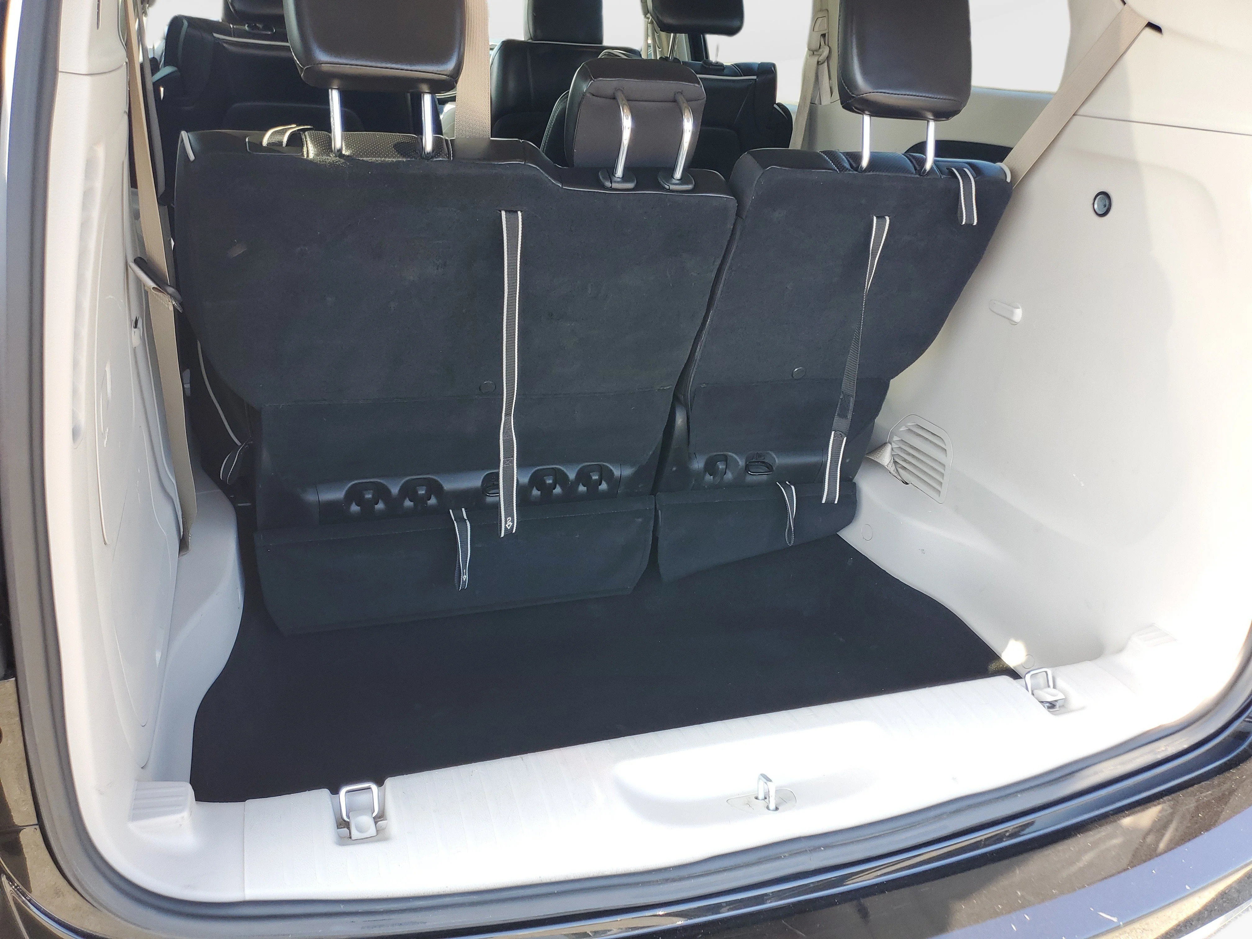 Used 2023 Black Chrysler Limited image 27