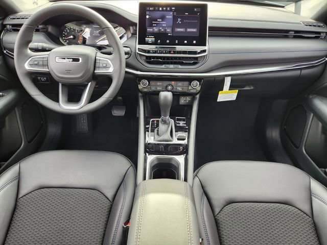 New 2026 Bright White Clear-Coat Exterior Paint Jeep Latitude image 7