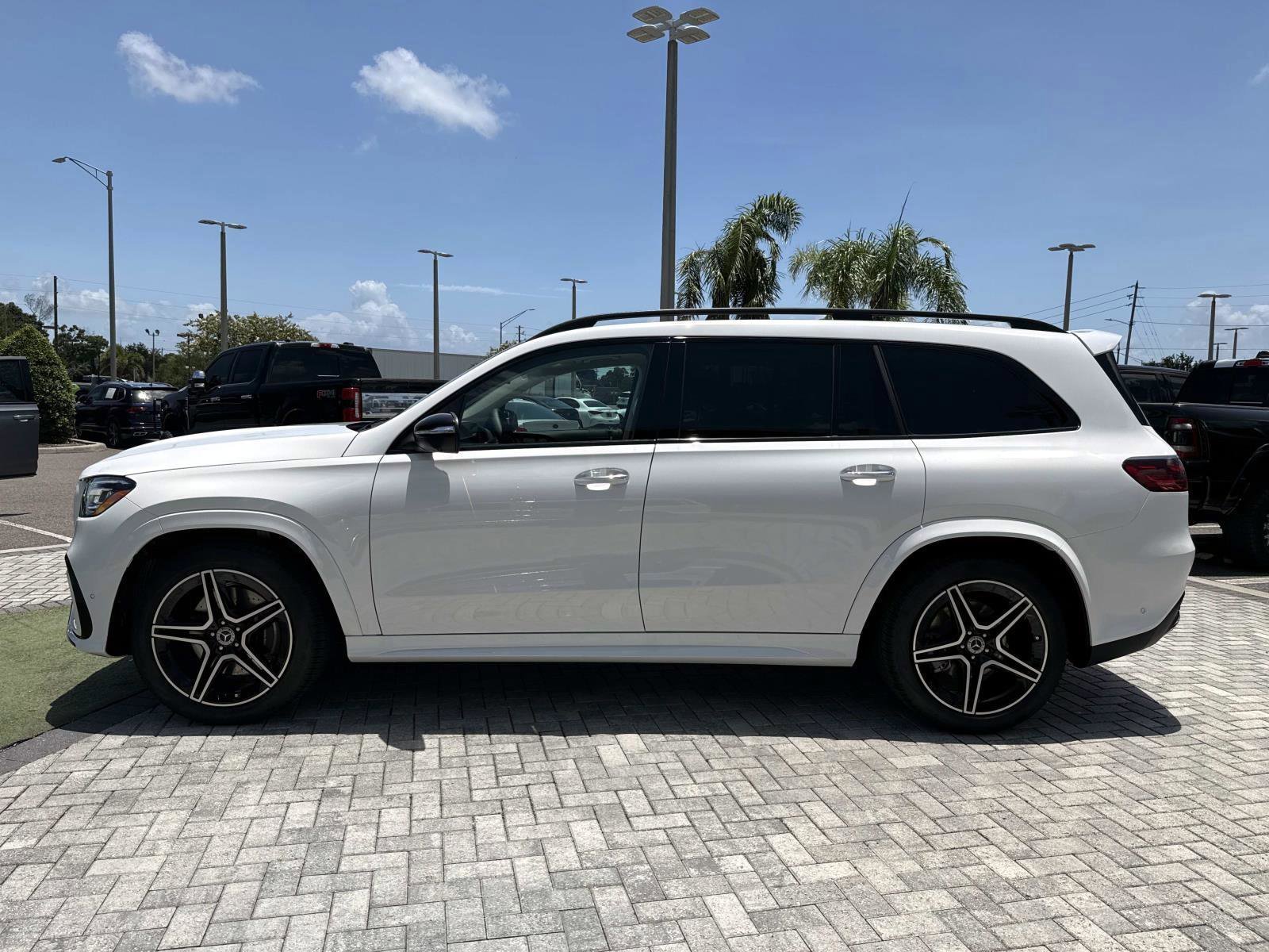 New 2026 Polar White Mercedes-Benz 450 4MATIC® SUV image 3