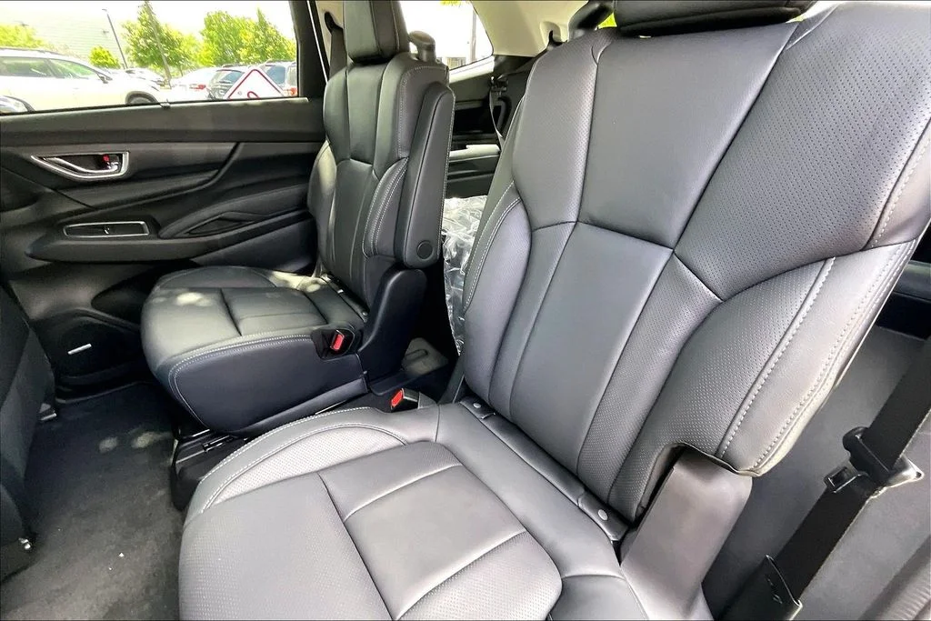 New 2026 CRYSTAL WHITE PEARL Subaru Limited 7-Passenger image 13