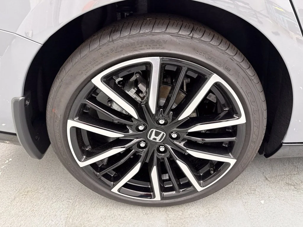 New 2026 Urban Gray Pearl Honda Touring image 10