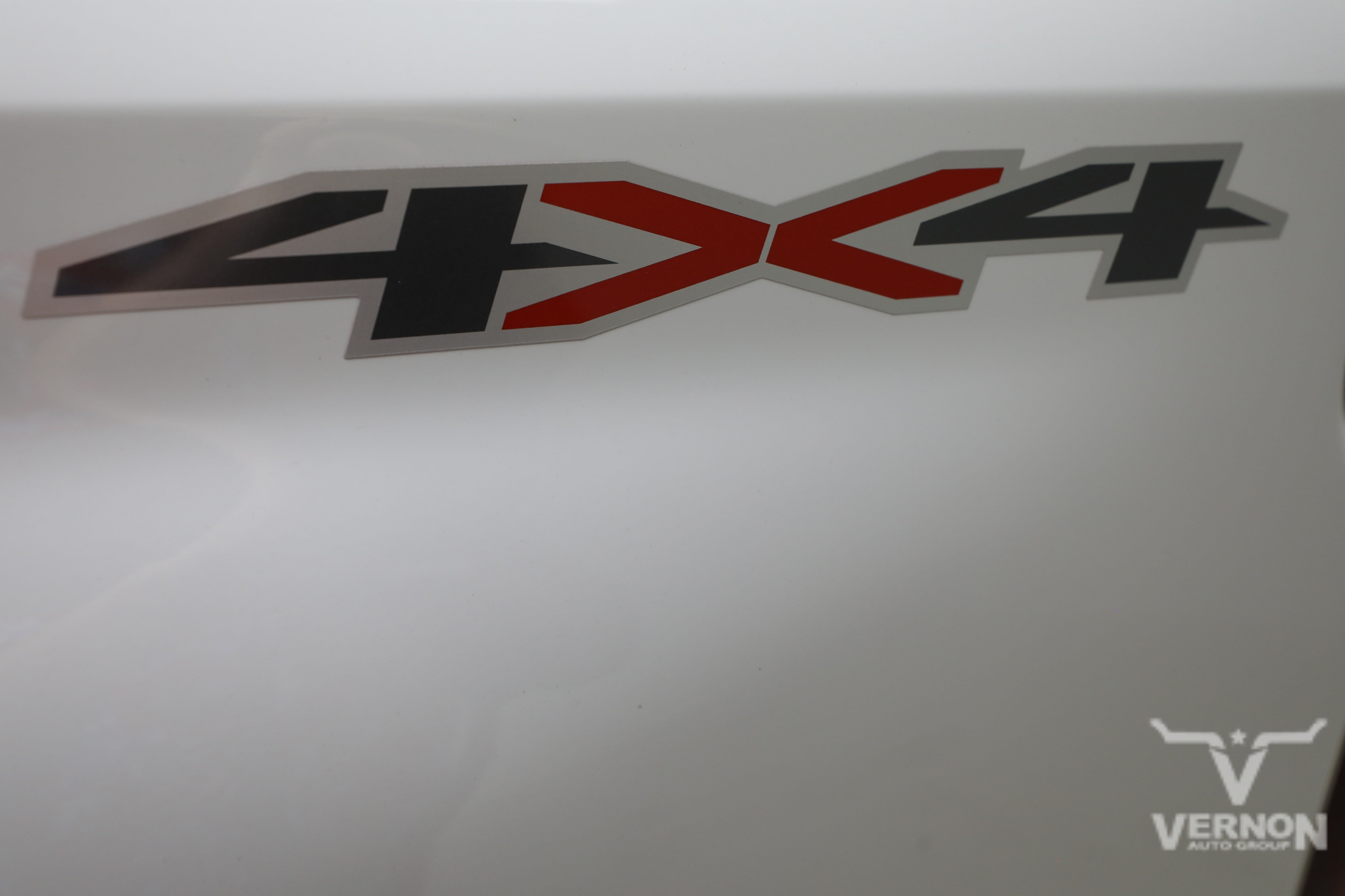 New 2026 Summit White Chevrolet N image 30