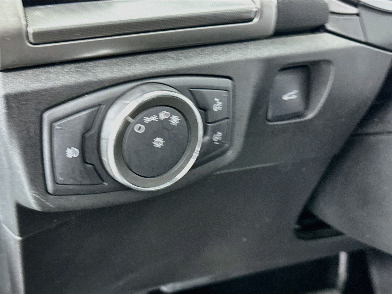 Used 2017 Magnetic Ford SE image 11