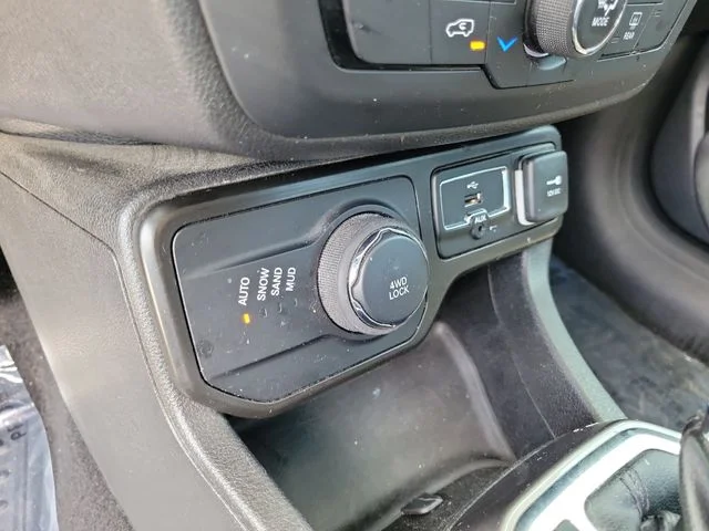 Used 2022 White Jeep Sport image 32