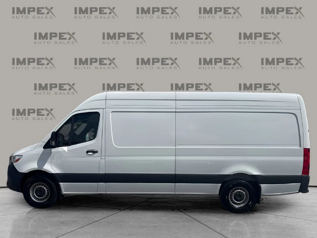 Used 2025 White Mercedes-Benz Cargo 170 WB image 2