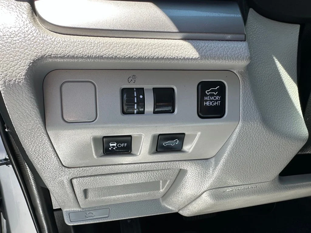 Used 2015 Silver Subaru 2.5i Touring image 11