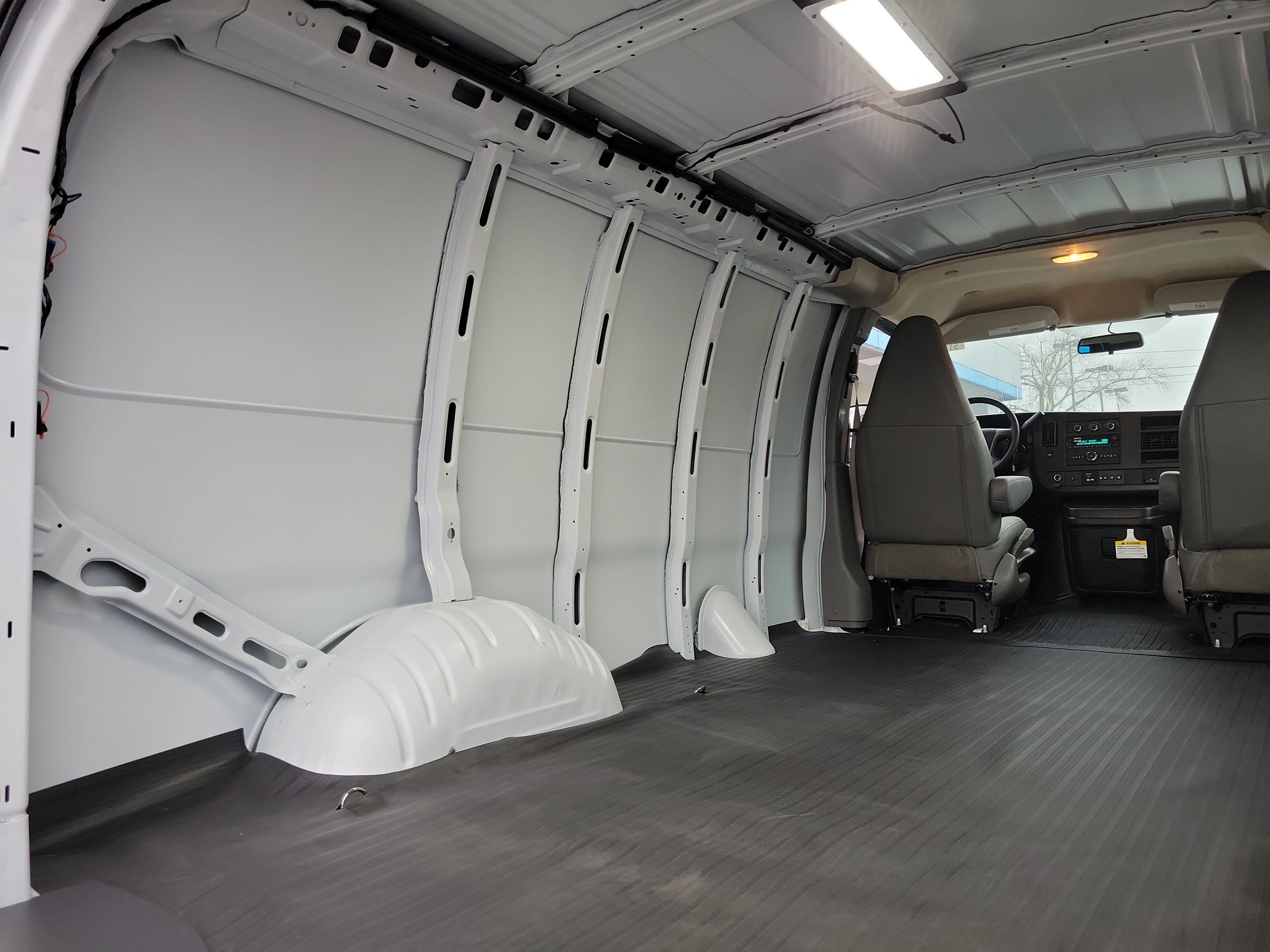 2025 Chevrolet Express Cargo Work Van - Photo 9