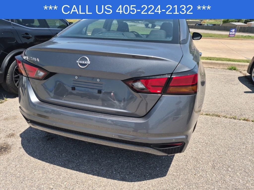 Used 2025 Gray Nissan SV image 13