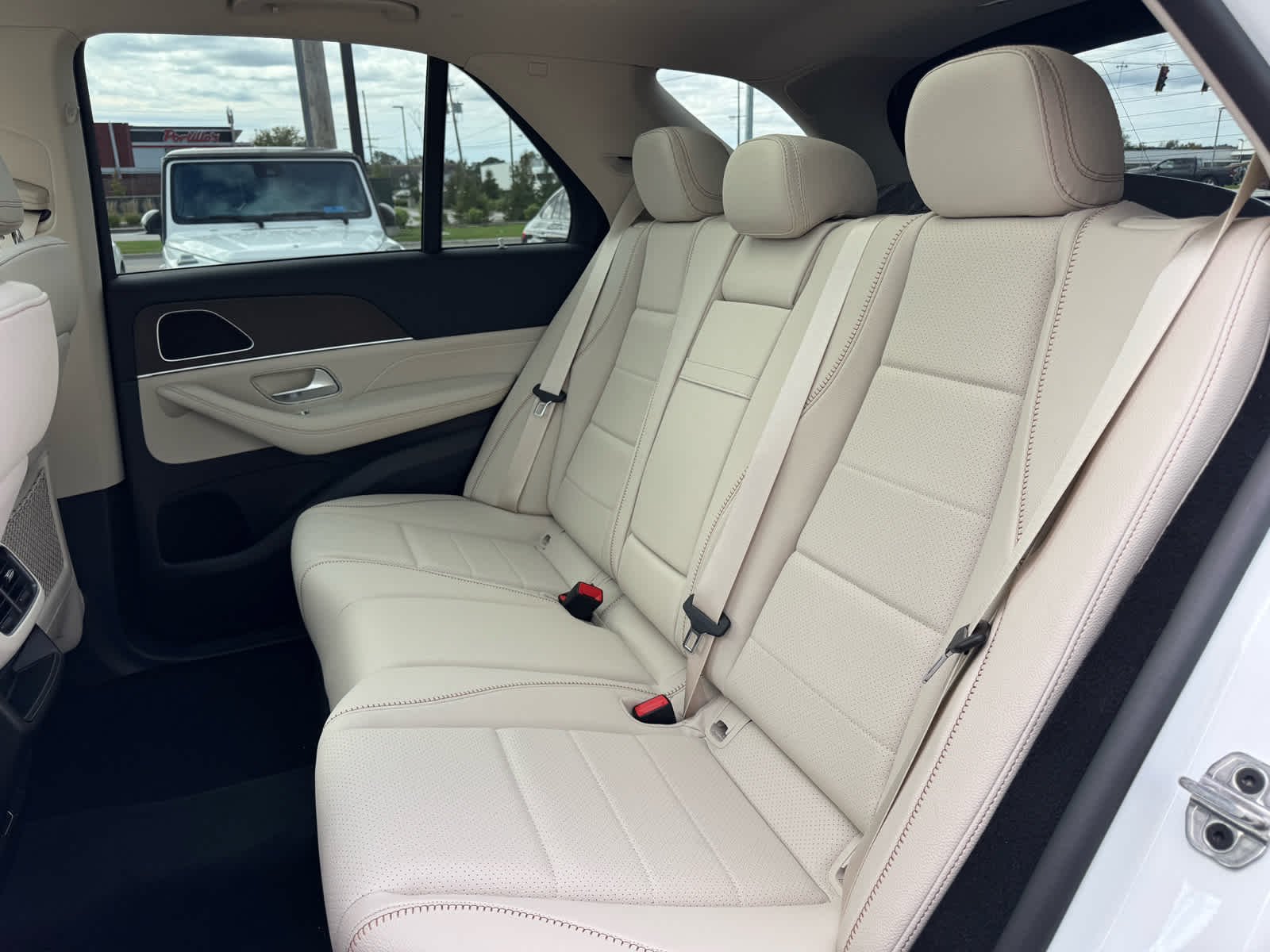 New 2027 Polar White Mercedes-Benz GLE 350 image 37