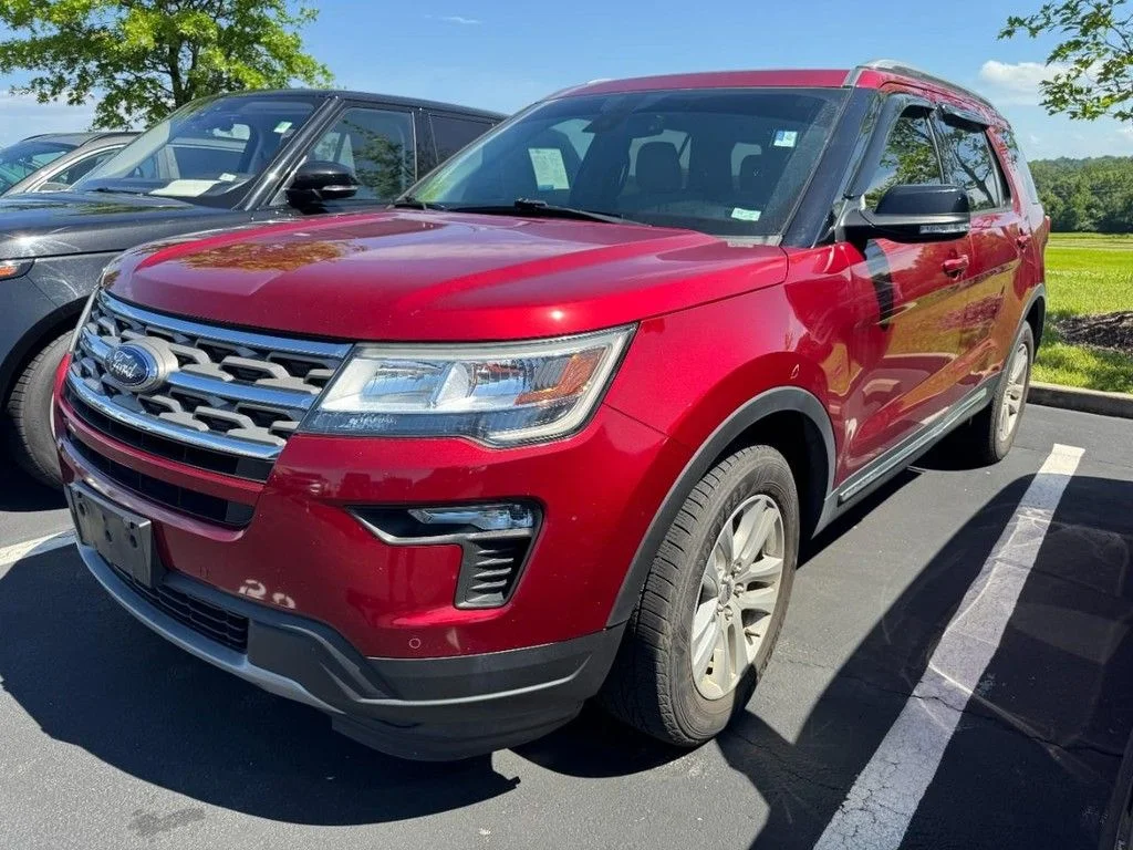 Used 2018 Red Ford XLT image 3