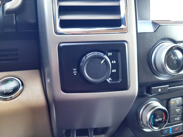Used 2015  Ford Lariat image 20