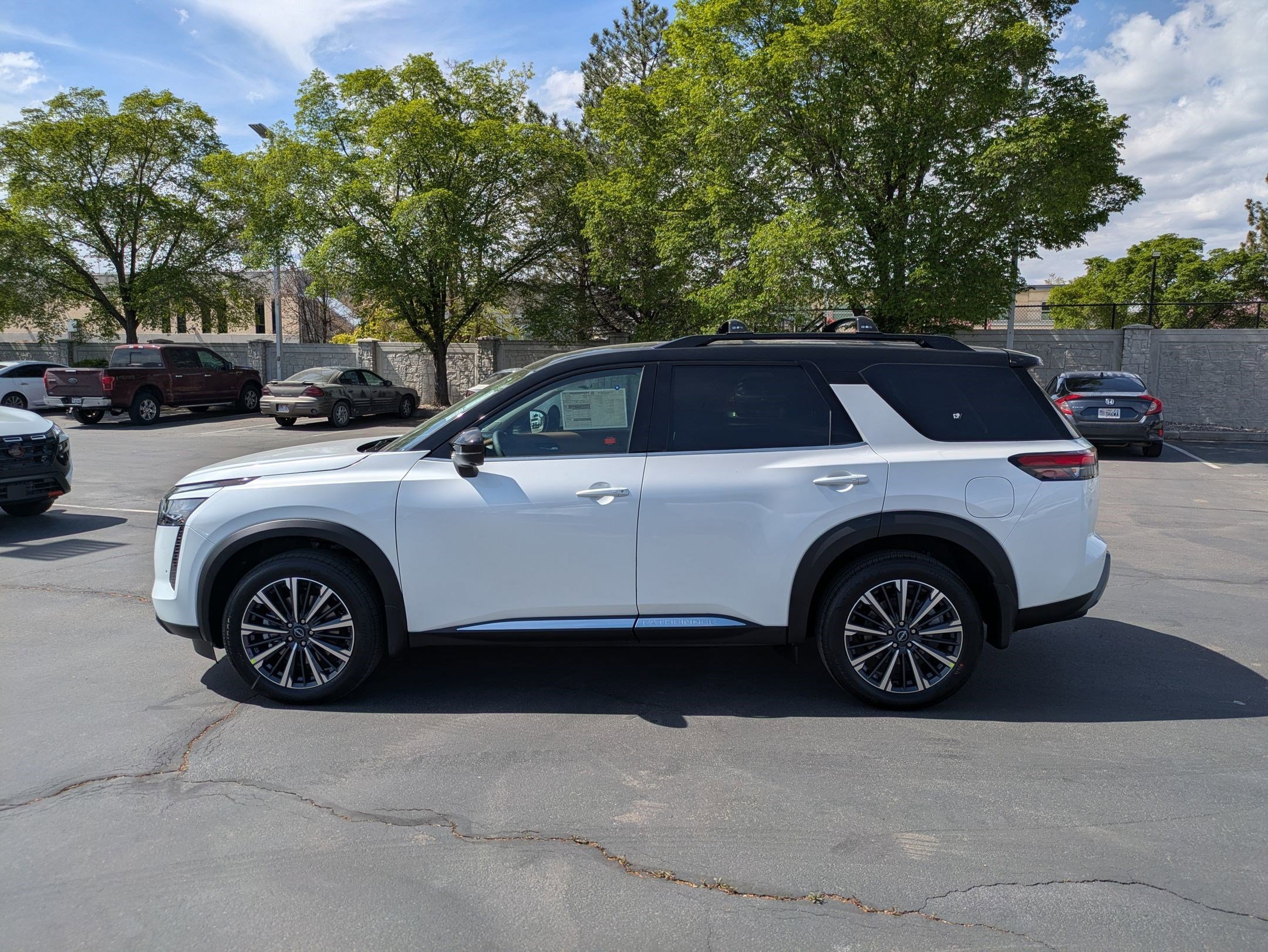 New 2026 Everest White Pearl Tricoat/Super Black Nissan Platinum image 7