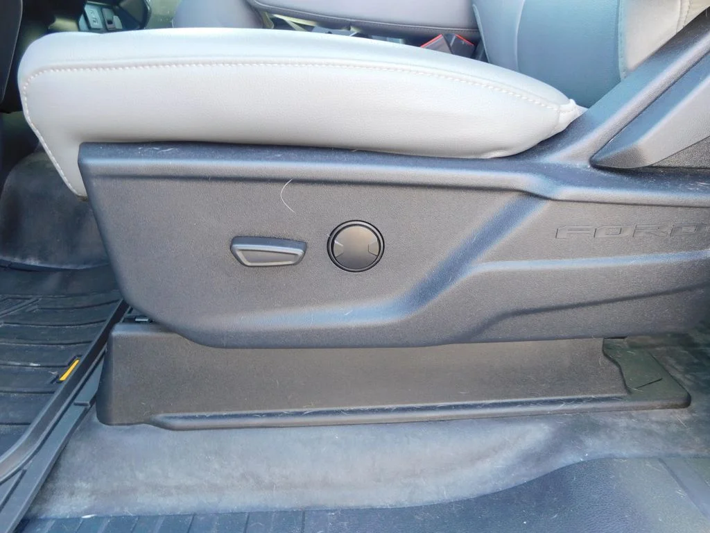 Used 2022 White Ford XL image 16