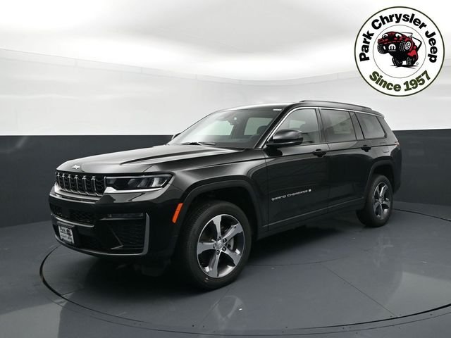 New 2026 Diamond Black Crystal Pearl-Coat Exterior Paint Jeep Limited image 2