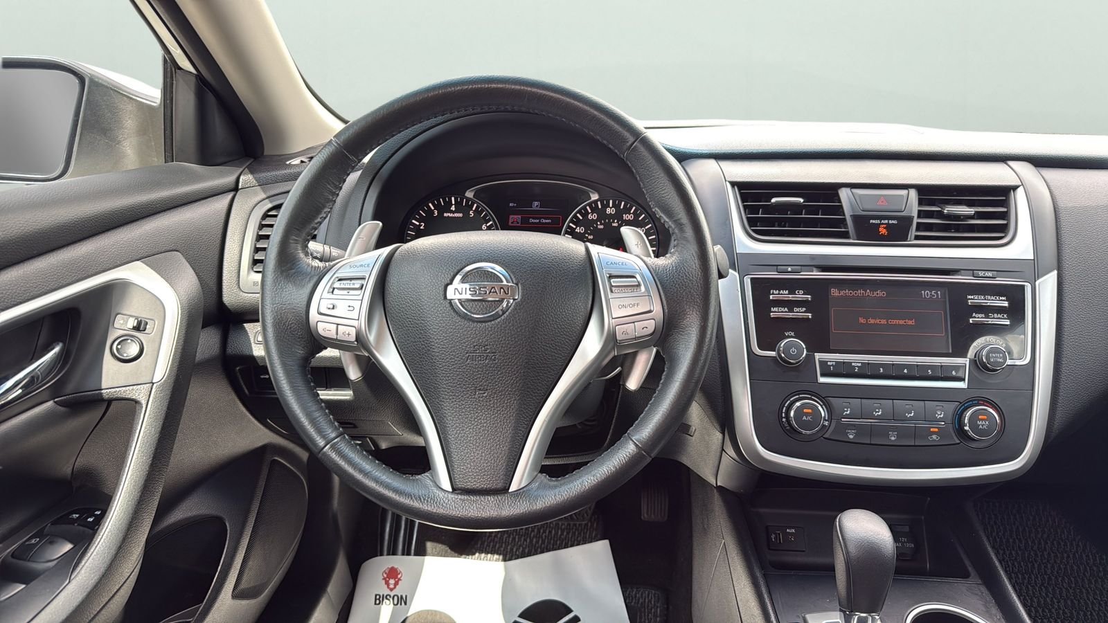 Used 2016 White Nissan 2.5 SR image 12