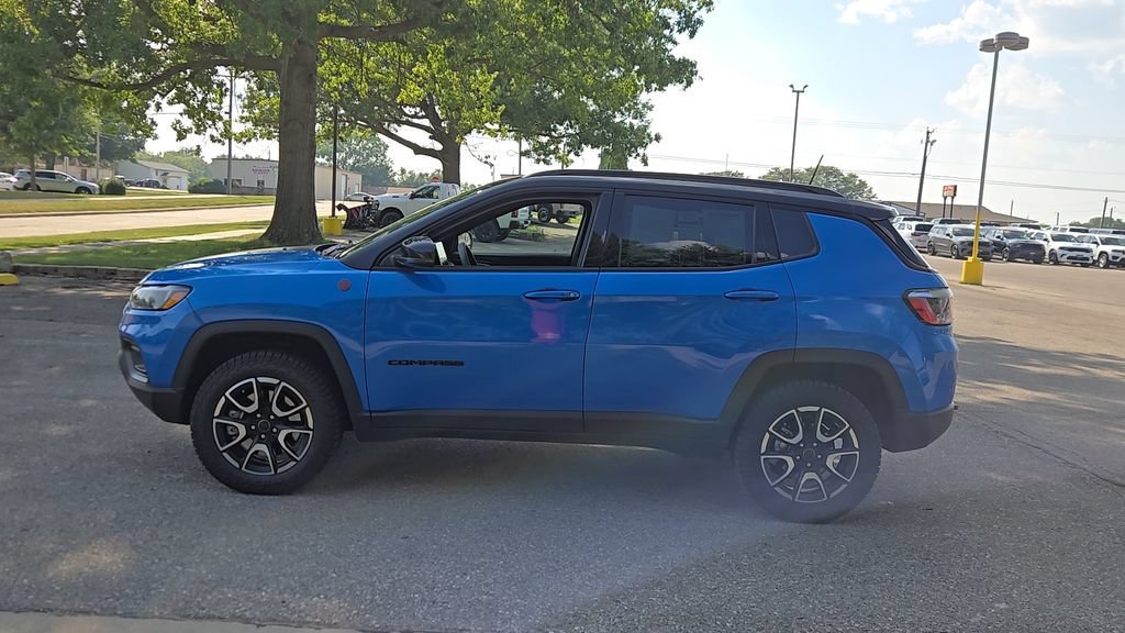 Used 2025 Hydro Blue Pearlcoat Jeep Trailhawk image 24