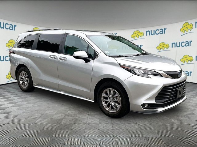 2025 Toyota Sienna XLE