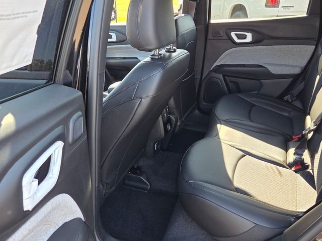 New 2026 Diamond Black Crystal Pearlcoat Jeep Latitude image 8