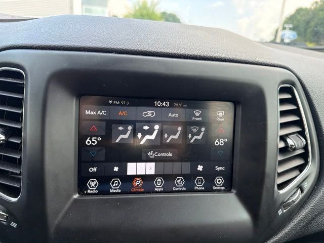 Used 2019 White Jeep Latitude image 18