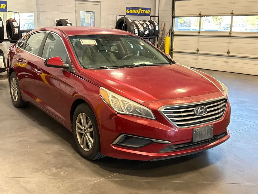 Used 2016 Red Hyundai SE image 3