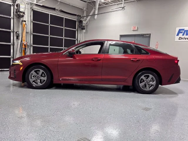 Used 2023 Red Kia LXS image 4