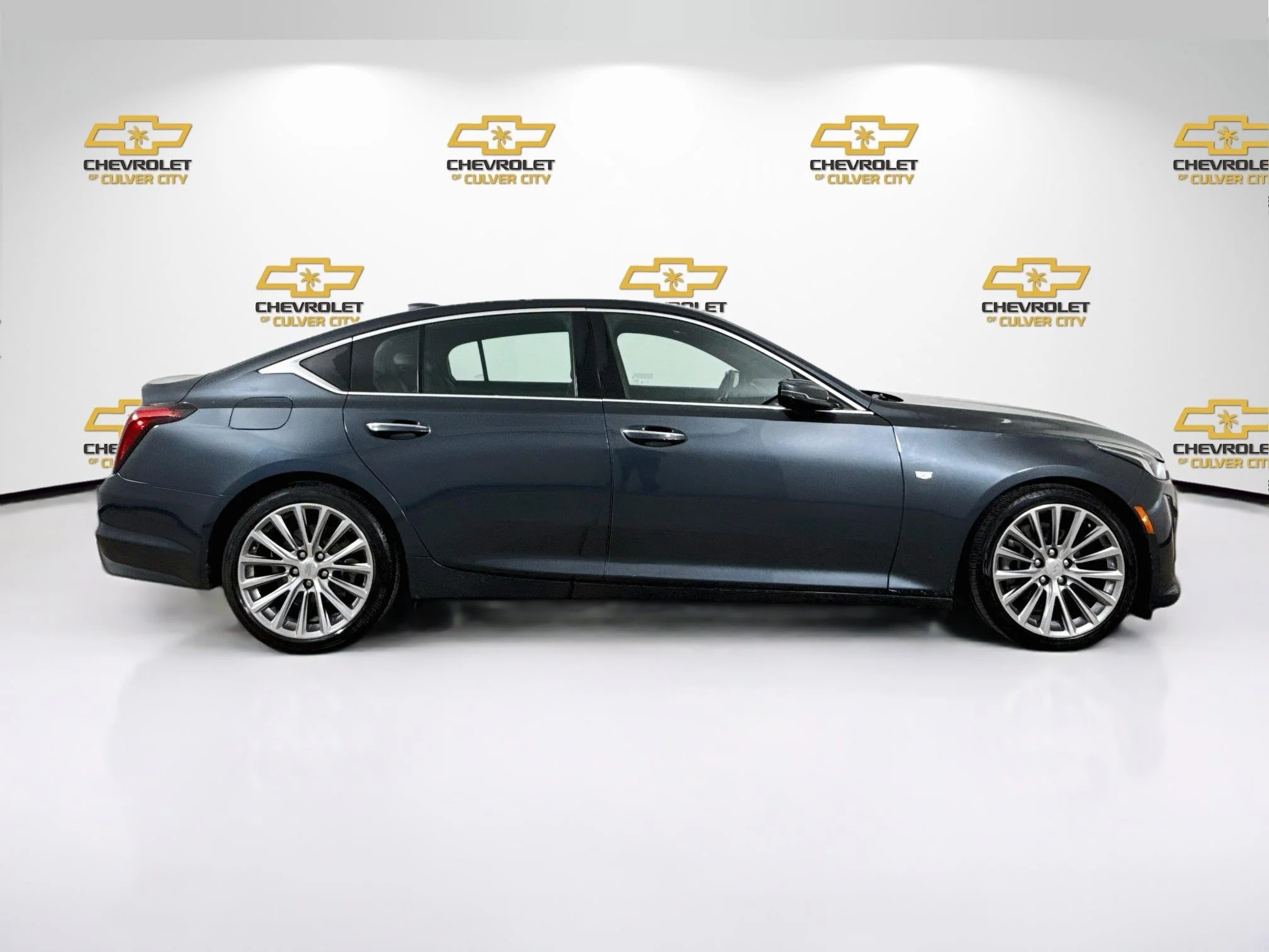 Used 2020 SHADOW METALLIC Cadillac Premium Luxury image 9