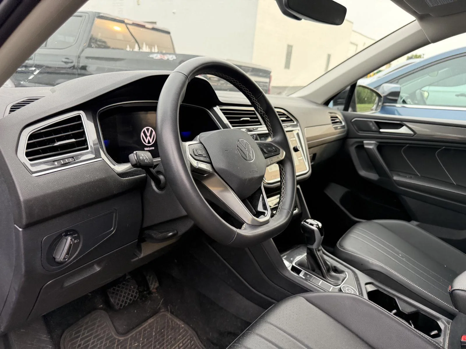 Used 2024 Deep Black Pearl Volkswagen SE image 10