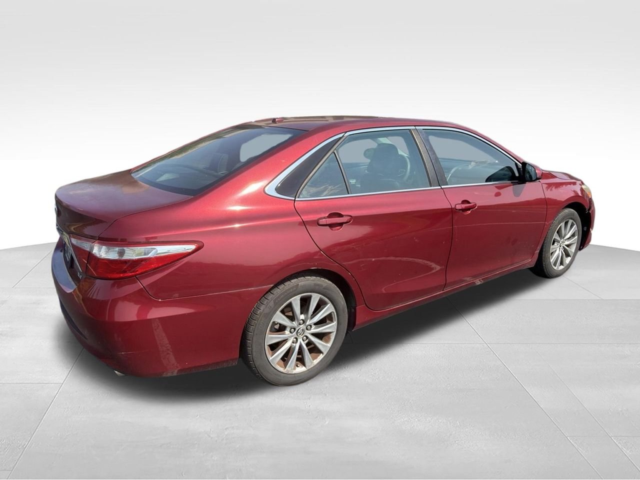 Used 2015 Red Toyota XLE image 5