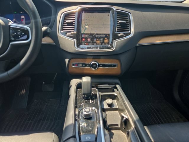 Used 2023 Onyx Black Metallic Volvo Plus Bright Theme image 11