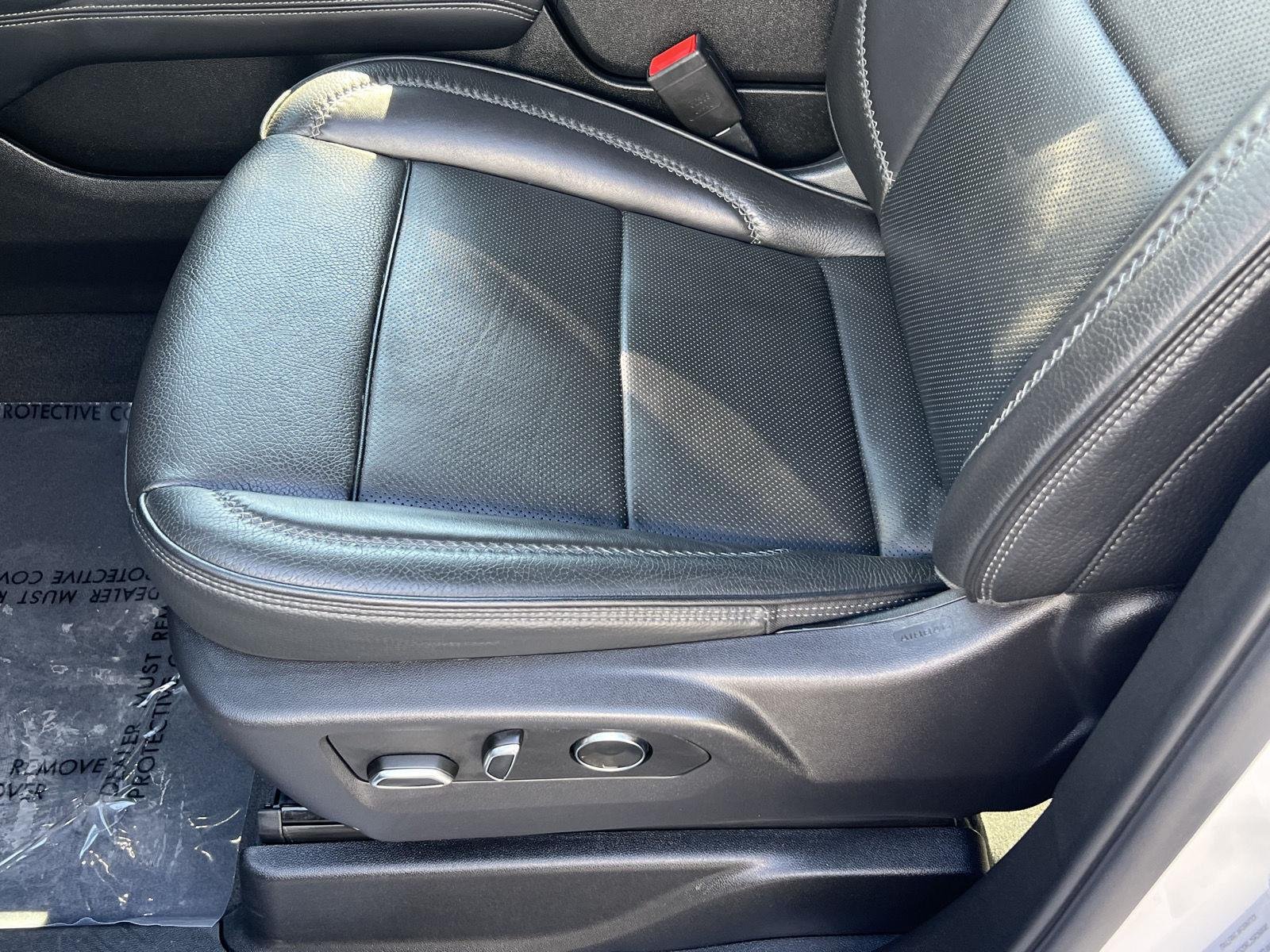 2025 GMC Yukon Denali - Photo 28