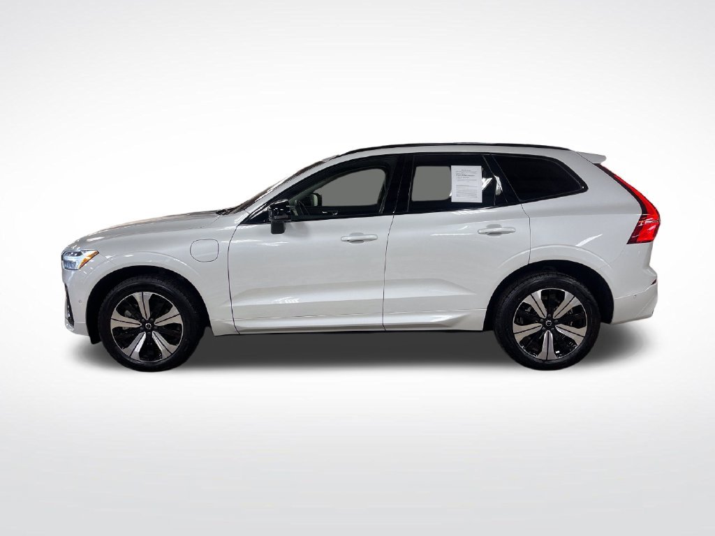 Used 2025 Crystal White Volvo T8 Plus image 2