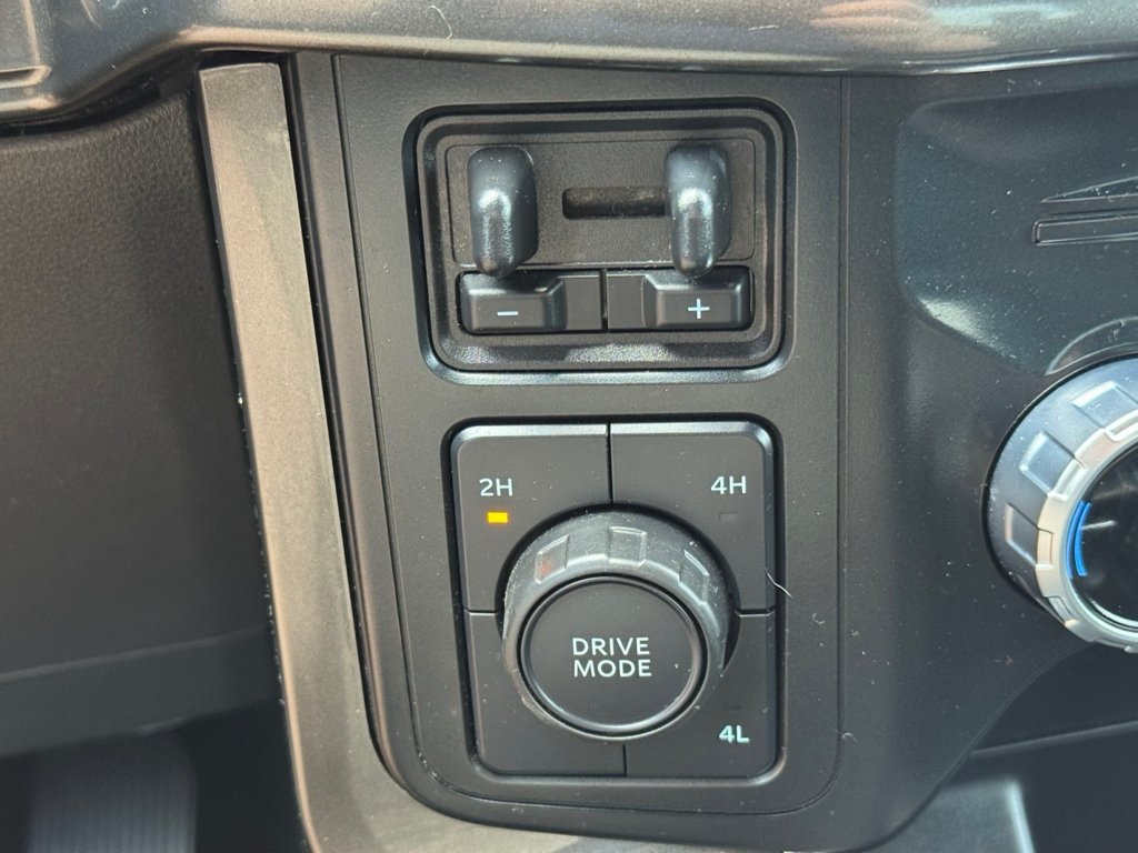 Used 2023 Agate Black Metallic Ford XLT image 25