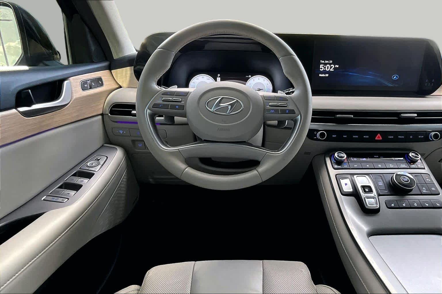 Used 2024 Moonlight Cloud Hyundai Limited image 6