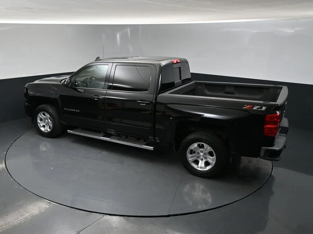 Used 2018 Black Chevrolet LT image 37